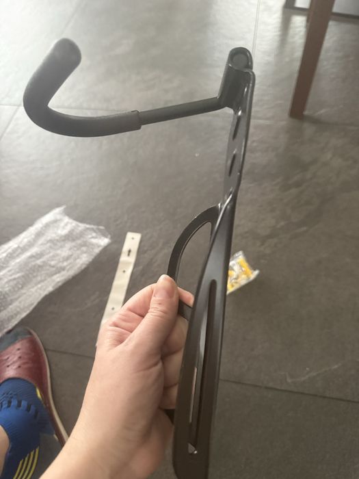 Wieszak ścienny  na rower 25 kg