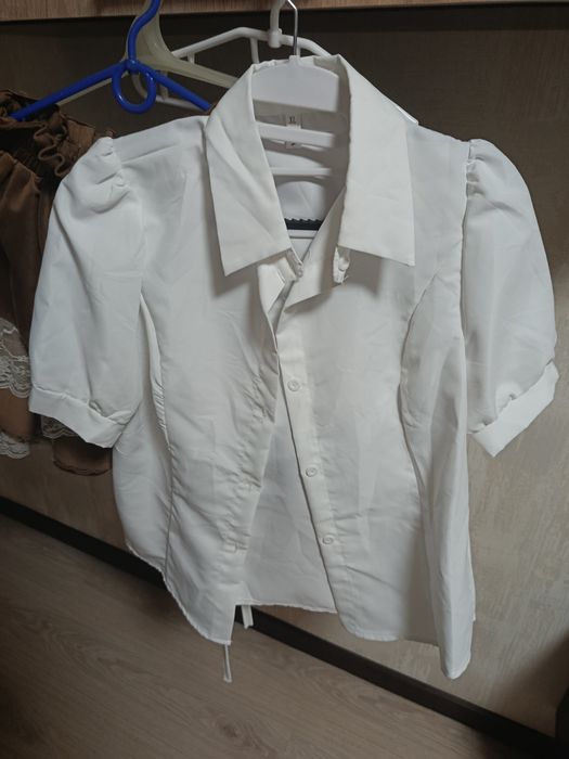 приталена сорочка з коротким рукавом