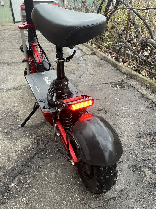 Електросамокат GIANT