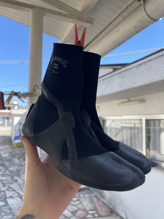 Botas de surf Billabong 3 mm, tamanho 38, em bom estado geral.