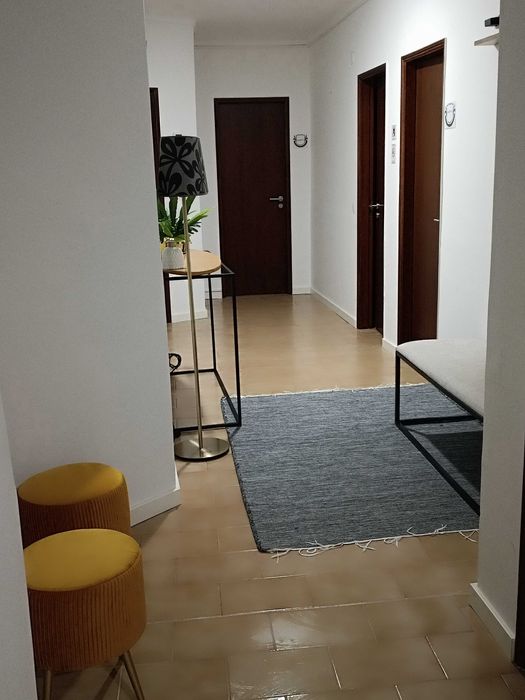 Quarto Suíte de Casal Totalmente mobilado e com Marquise em Alhos Vedros - Moita - a 6 minutos da estação de comboios