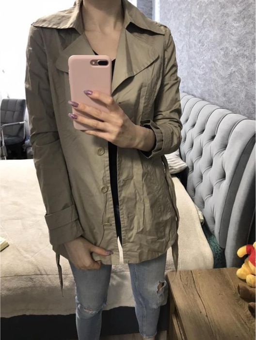 Короткий тренч від Esprit