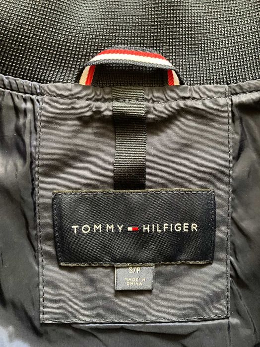 Бомбер-ветровка легкая Tommy Hilfiger. Размер S.