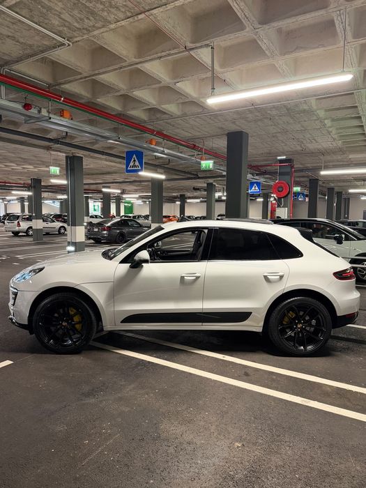 Porsche Macan S