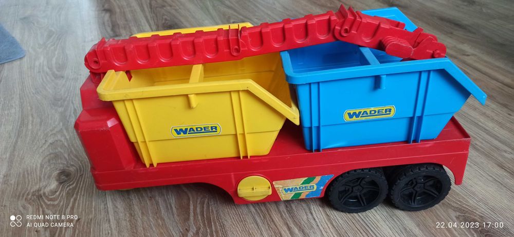 Naczepa auta Wader