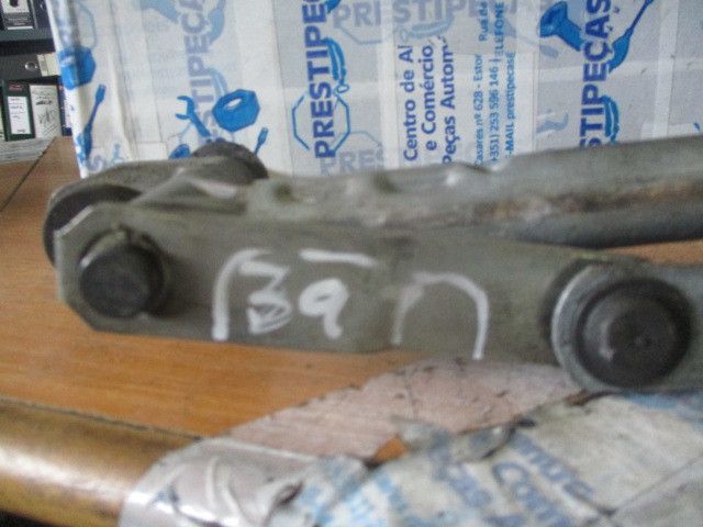 Haste / braço de escova limpa vidros frente esquerda VOLKSWAGEN Golf V