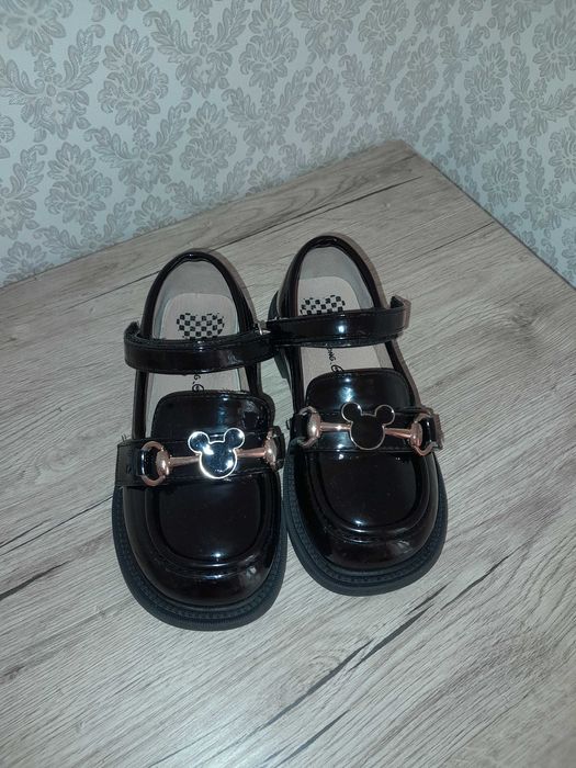 Туфельки для дівчинки