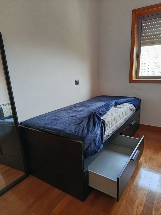 Cama Divã IKEA BRIMNES (Solteiro/Casal) + 2 Gavetões + Colchões