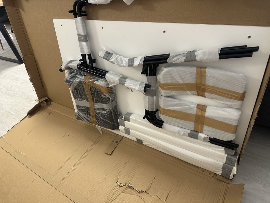 Vendo Mesa com 4 cadeiras marca IKEA