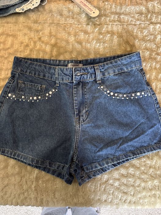 Dois pares de calcoes e umas jardineiras como novas