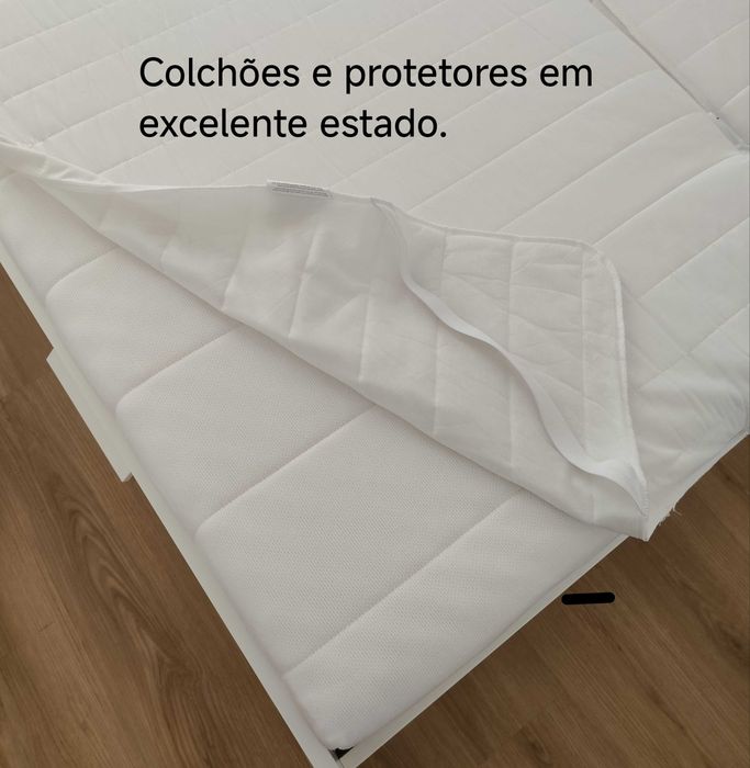 Cama individual/dupla (casal), modelo IKEA BRIMNES, com dois colchões.