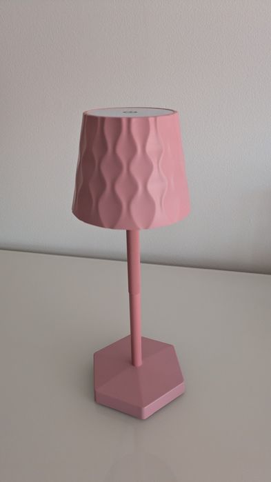 Candeeiro de mesa recarregável rosa