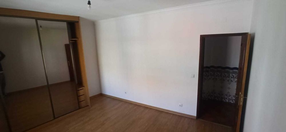 Apartamento T2 em Camarate, 1º andar