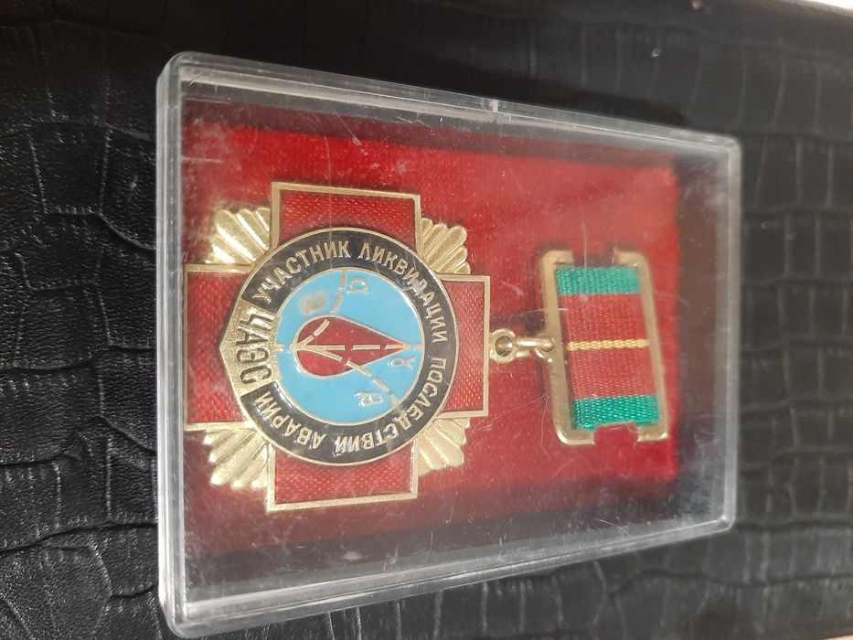 Значок Украины в коробке