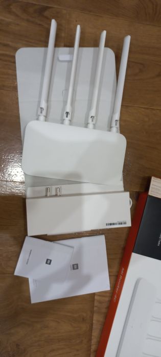 Продам роутер (MI Router 4C)