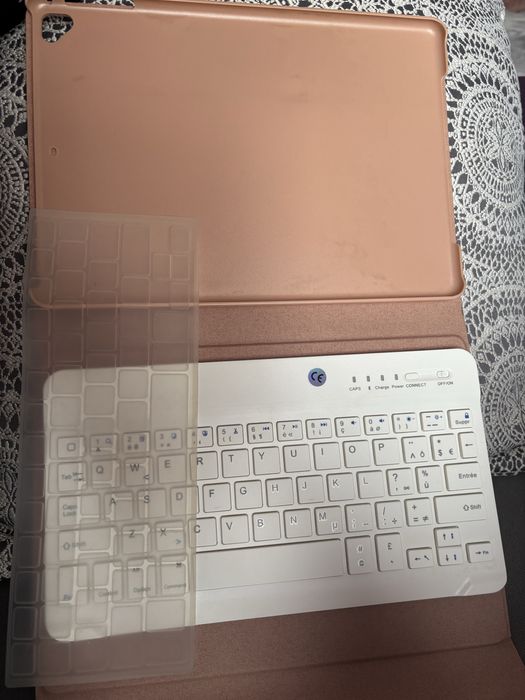 Etui na tablet z klawiaturą