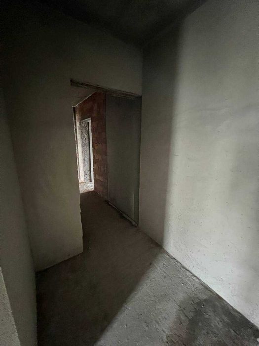 Продається 3-кімнатна квартира у збудованому будинку на здачі.