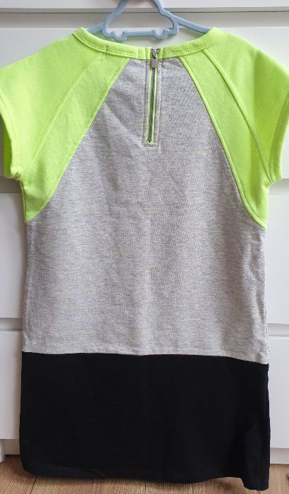 Nowa sukienka Reserved r.134