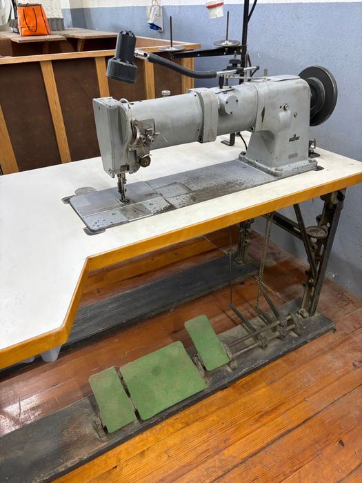 Maquina de Costura Adler