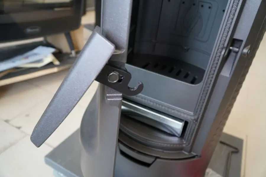 Чугунная печь-камин Plamen Tara — на дровах 6квт