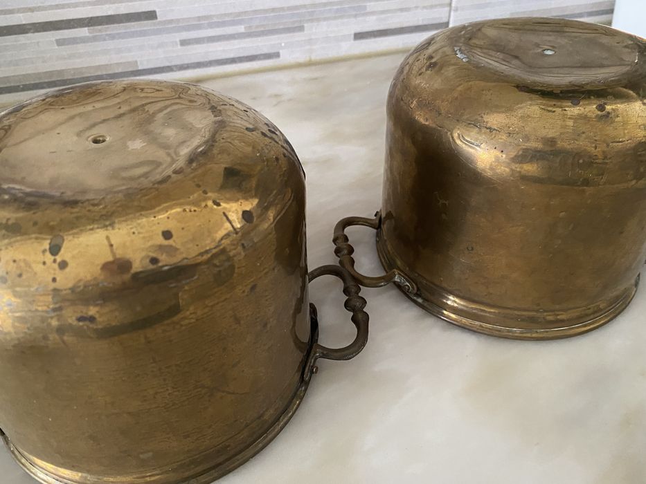 Par de cachepots antigos em latao artesanal martelado