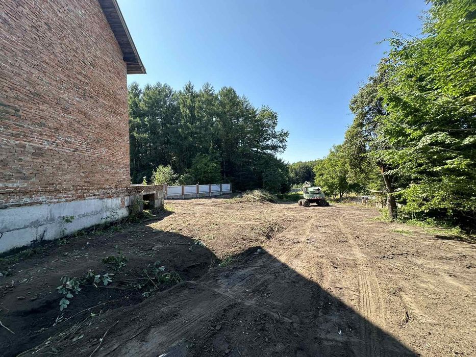 Продам будинок із земельною ділянкою