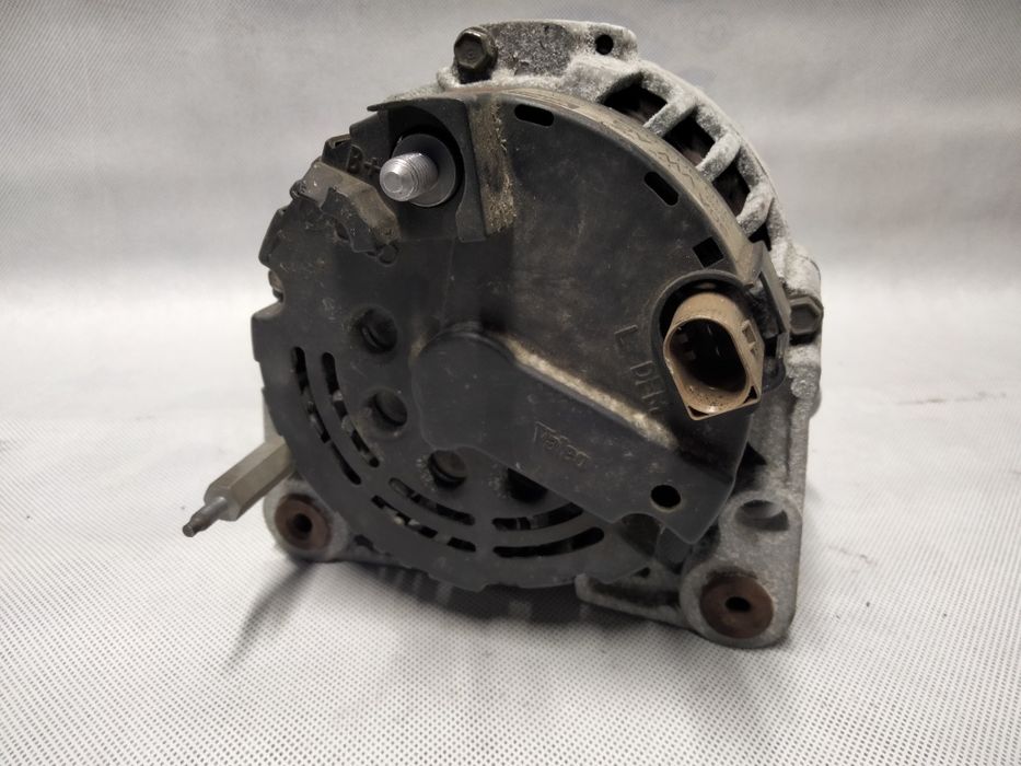 VW Golf 4 Bora Skoda Tour генератор 1.4 1.6