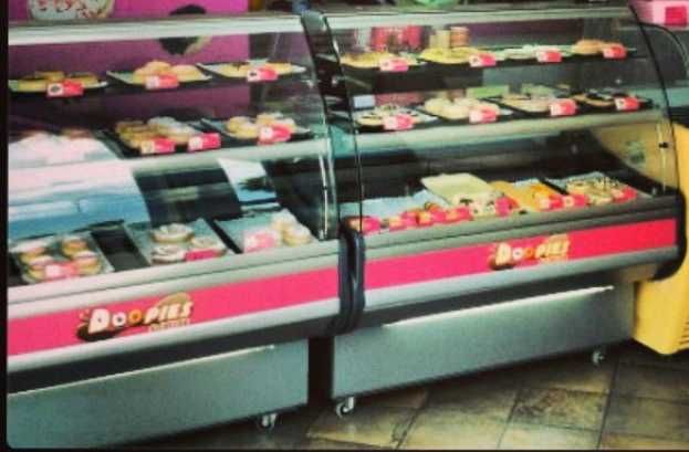 Vitrine Neutra com iluminação