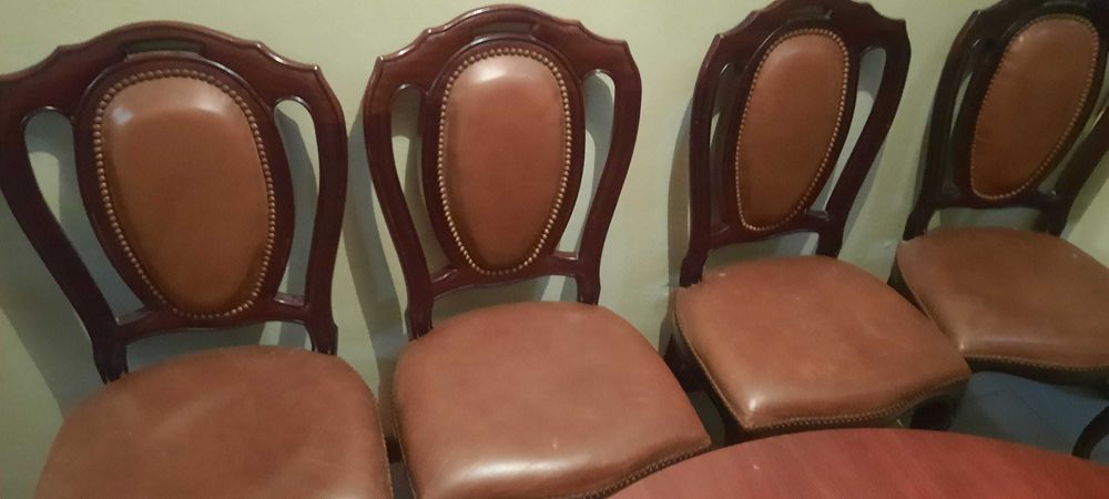 Mesa extensível e 4 cadeiras