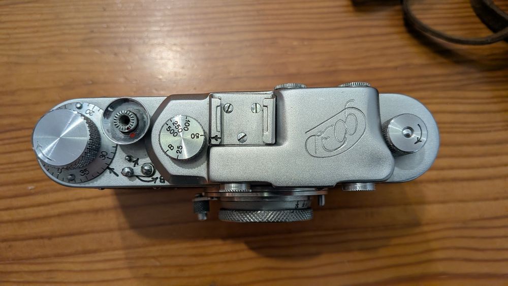 FED-1 – Câmera Analógica com estojo original [Leica II]