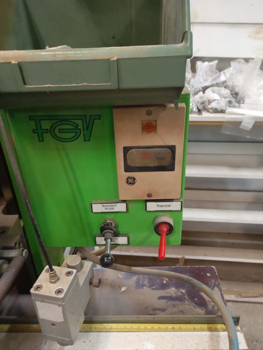 Máquina de furar dobradiças para móveis TGV