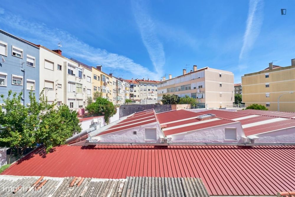 Quarto - localizado em Amadora Lisbon