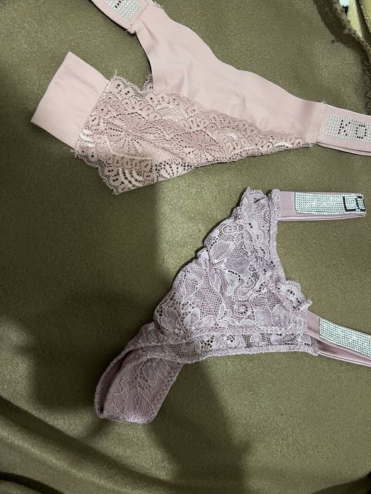 Трусики нові з стразами ,мереживні  набір