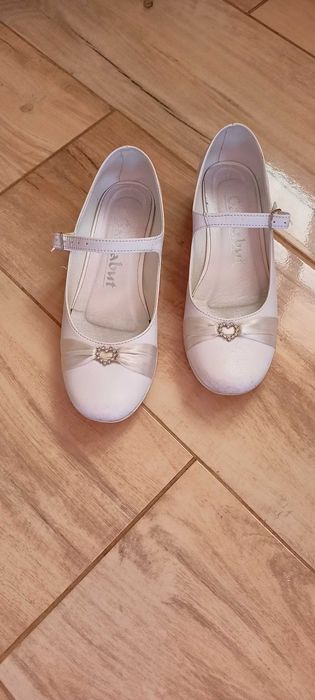 Buty w rozmiarze 34