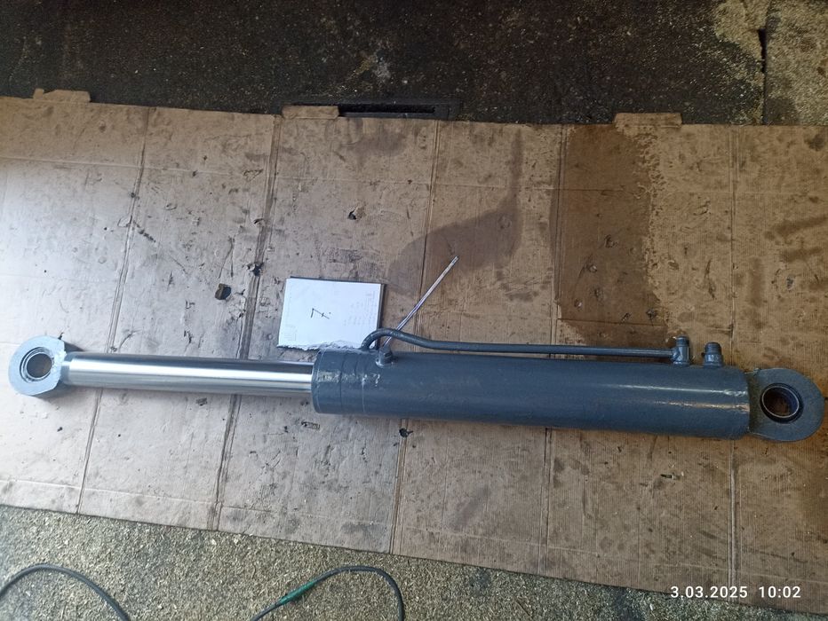 Siłownik hydrauliczny dwustronnego działania