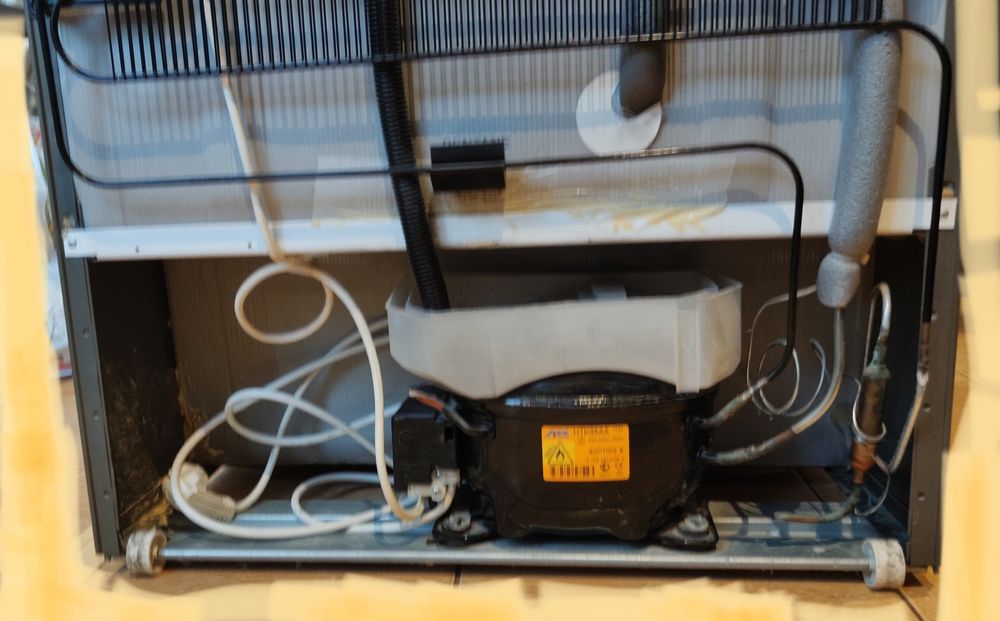 Lodówka chłodziarko-zamrażarka Electrolux ERB34233X