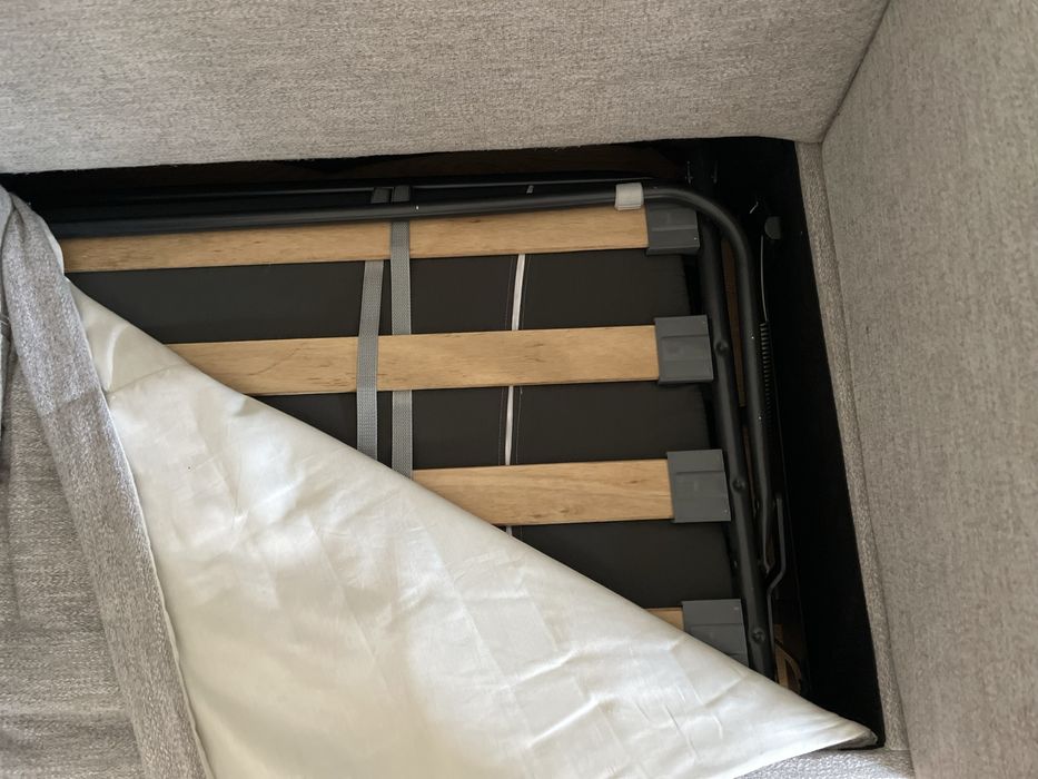 120 euros URGENTE Sofa cama 3 lugares Bem estimado com colchao