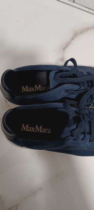 Продам кроссовки Max Mara