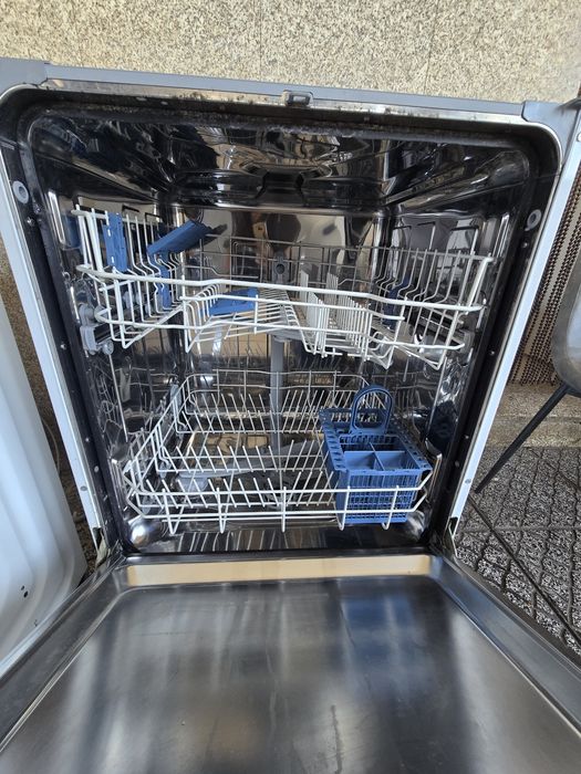 Máquina de lavar loiça Indesit