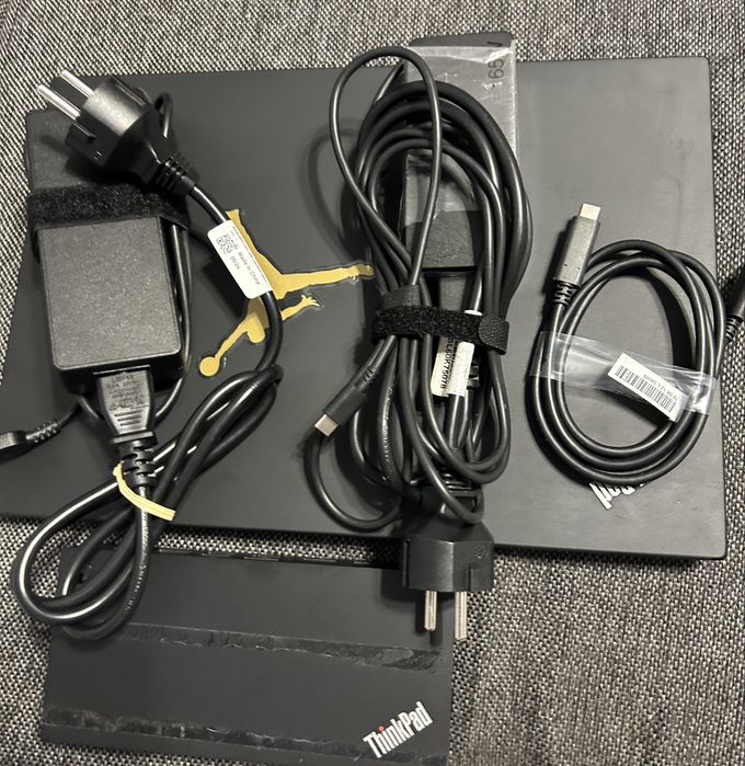 Zestaw Lenovo ThinkPad T490 + Stacja Dokująca + Torba + 2 Ładowarki