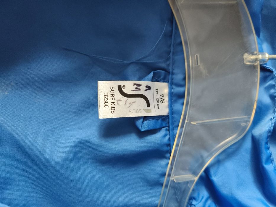 kurtka przeciwdeszczowa 7- 8 lat