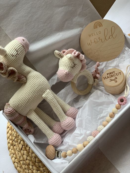 Подарунковий набір. Baby box. Іграшка. Брязкальце. Пелюшка. Тримач