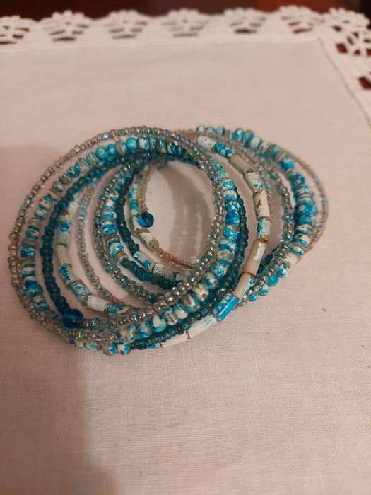 Pulseira de 10 voltas c/várias contas Turquesa e Branco.