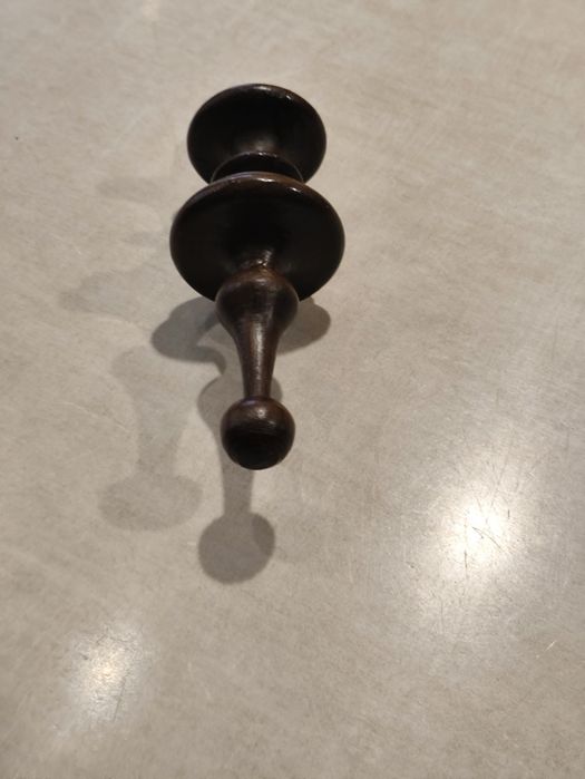 Sterczynka, tralka ,laufr do skrzynki zegara.