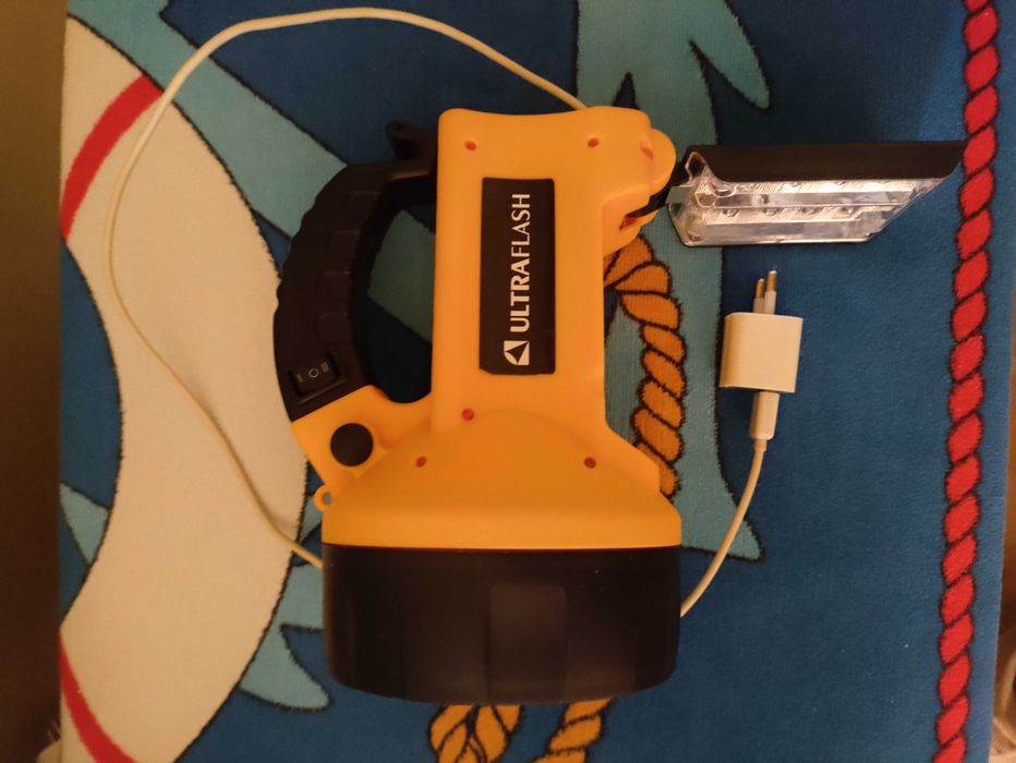 Настольная лампа-фонарь Ultraflash UF3712LED с 19+8 LED