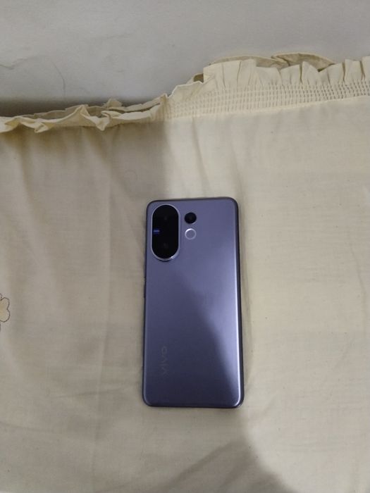 Vivo v60 with charger headphones and Redmi  buds excellent condition