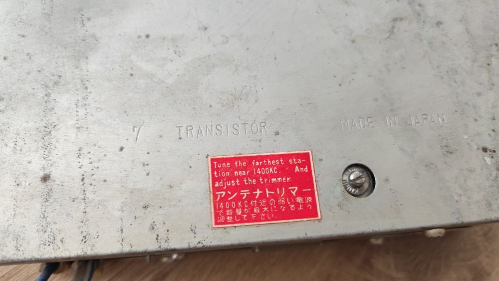 Hitachi WM-702L - Auto rádio antigo