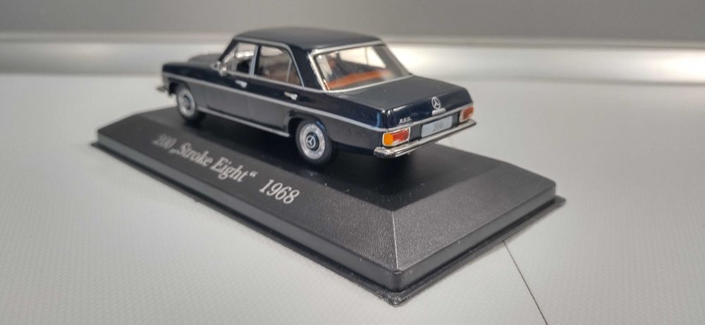 Mercedes W114/115 1:43