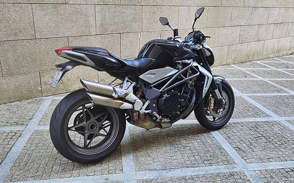 MV Augusta Brutale 990R - 140 cv - 8000km - 2010