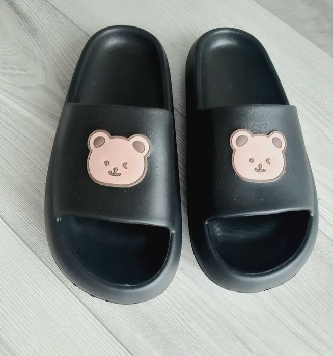 Gumowe klapki z misiem 38/39